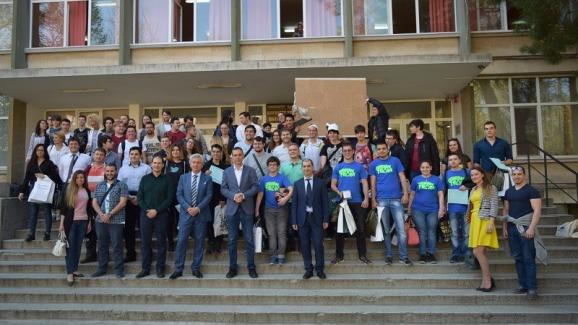 ИКТ Клъстер Бургас подкрепи младите таланти на Хакатон 2018 Бургас